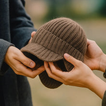Lade das Bild in den Galerie-Viewer, Fjordwarm – Skandinavische Wintermütze mit Ohrenschutz (Unisex-Einheitsgröße)