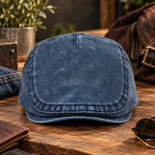 Lade das Bild in den Galerie-Viewer, Vintage Jeans-Schiebermütze aus Bio-Baumwolle – Handgefertigt