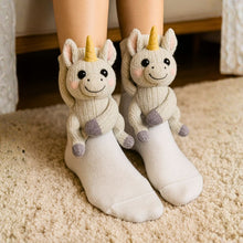 Lade das Bild in den Galerie-Viewer, HUGGY Socken Unicorn - Nie wieder kalte Füße
